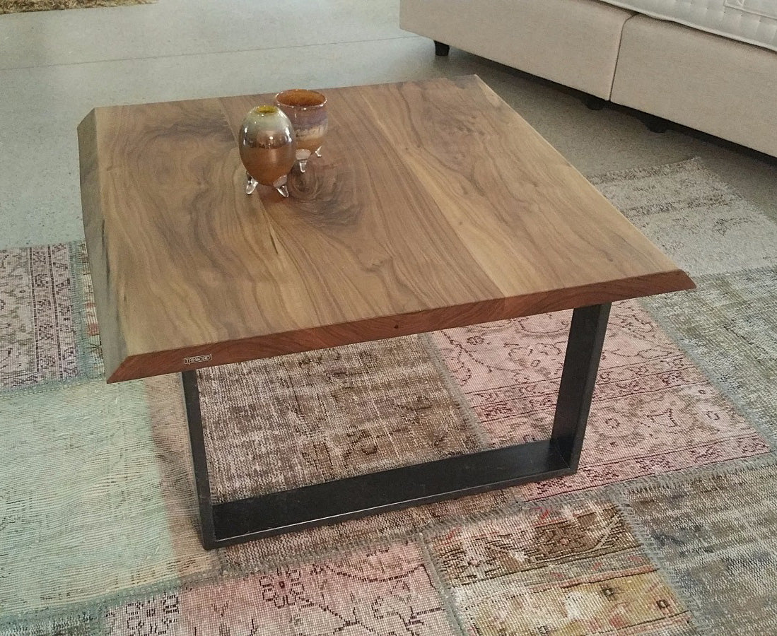 1658 Couchtisch